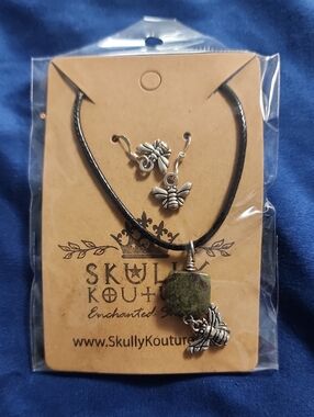 Green Stone Bee Pendant Necklace with Matching Earrings